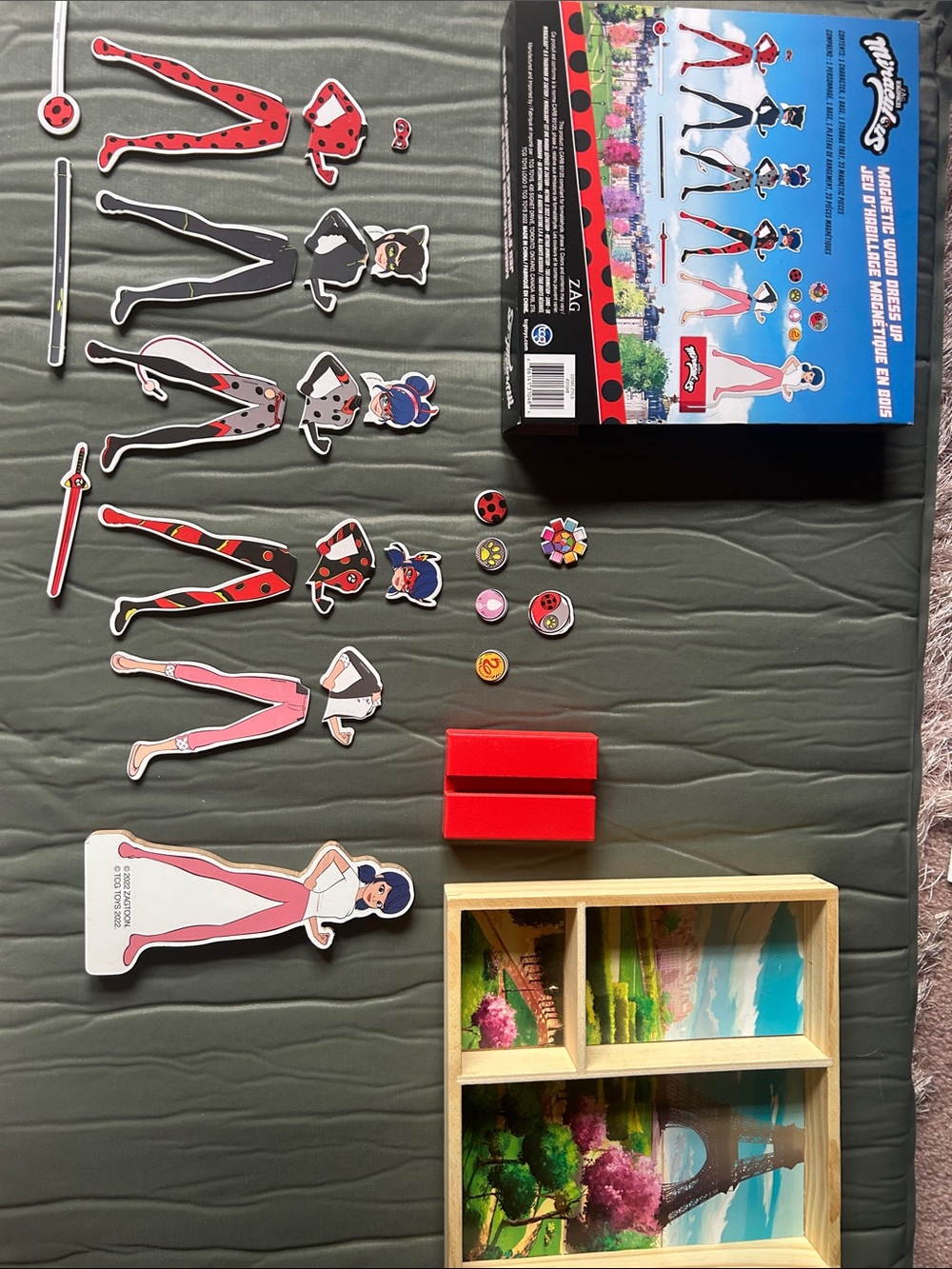 Miraculous: Tales of Ladybug and Cat Noir Magnetic Wood Dress Up Set